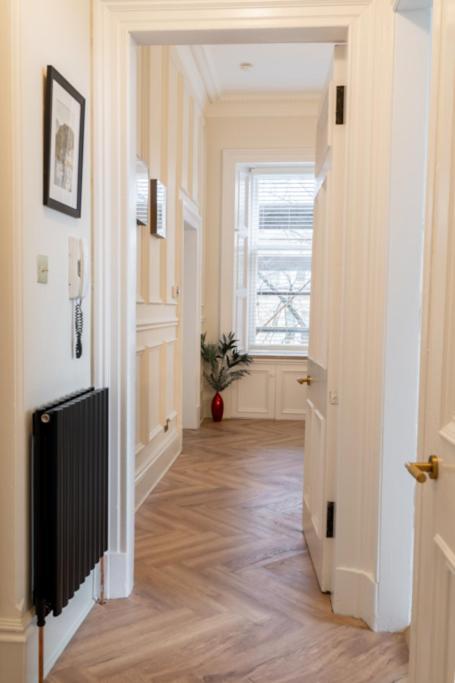 The Devonshire Suite - Your 5 Star West End Stay! 글라스고 외부 사진